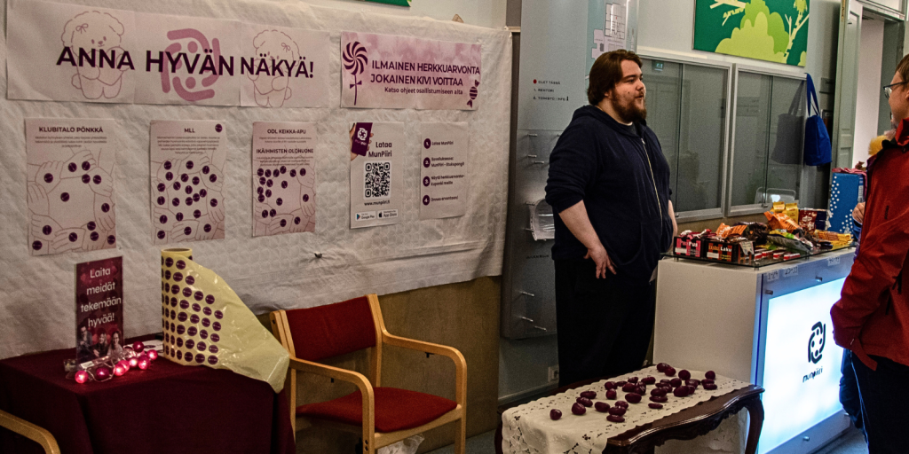 Kävijöitä MunPiirin pisteellä